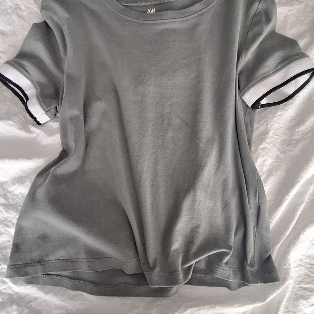H&M Gray Short Sleeve Relaxed T-Shirt
